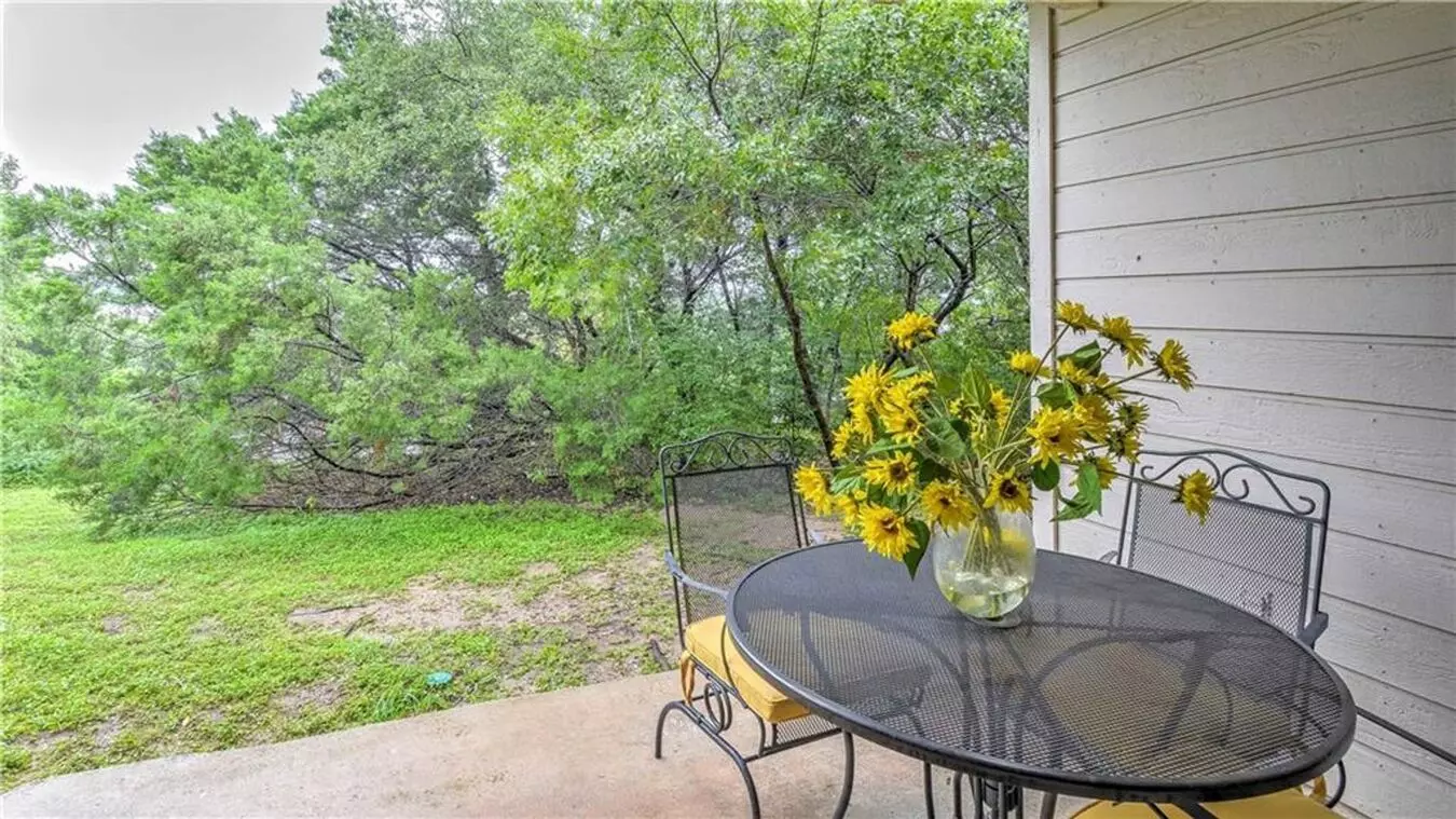 Large 1-bedroom At The Montevista Condominiums! photo 4