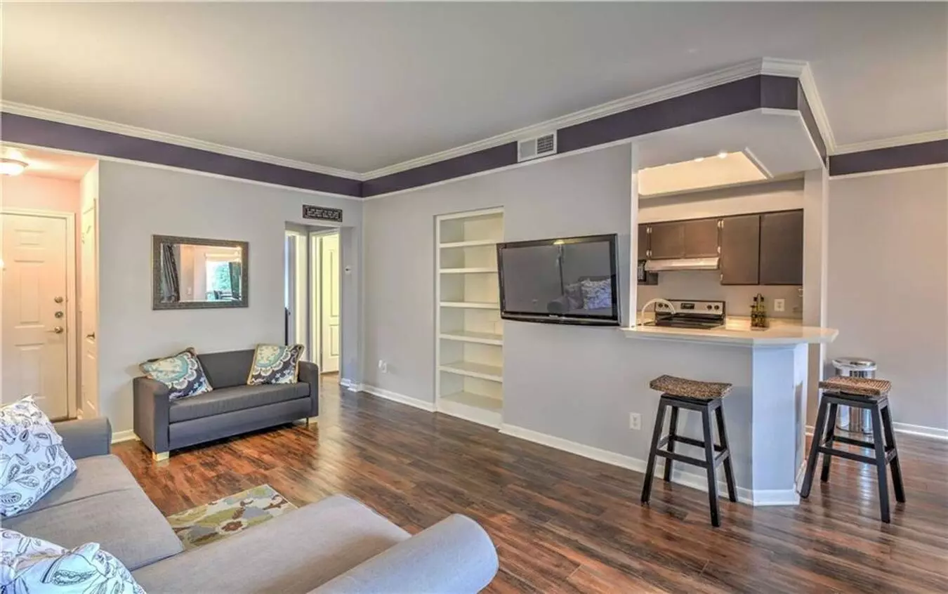 Large 1-bedroom At The Montevista Condominiums! photo 2