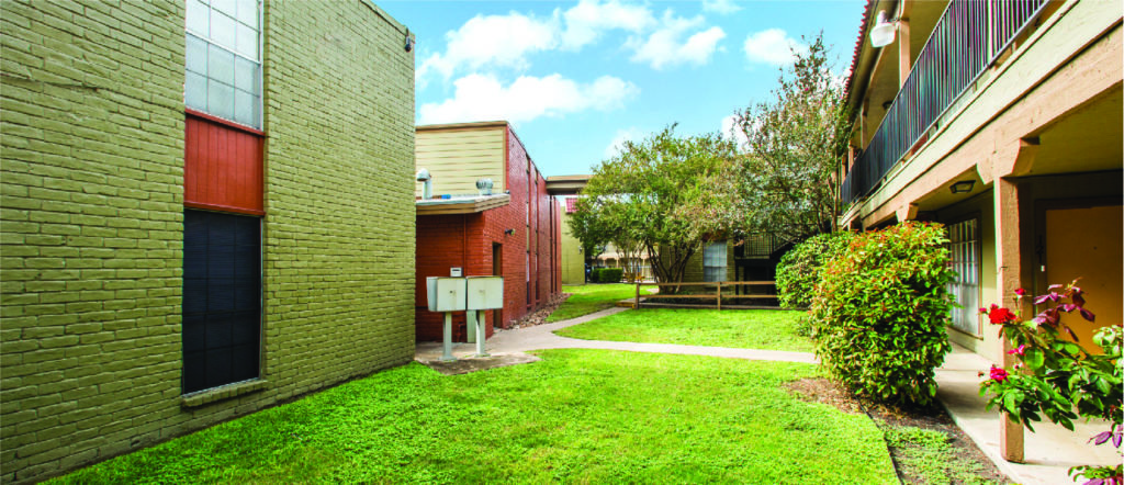 Burl Apartments photo 5