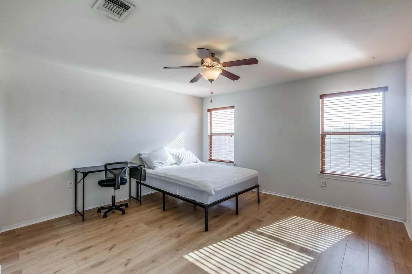 8900 Edmundsbury Drive, Austin, TX 78747 photo 2