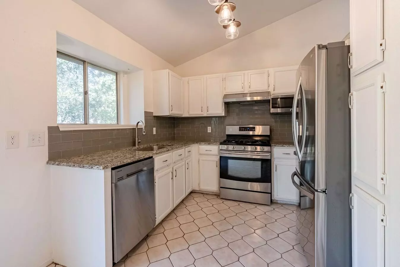 8202 Avocet Drive, Austin, TX 78745 photo 3