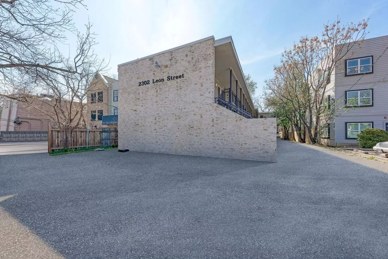 For Lease – Fully Furnished Studio Near Ut photo 3