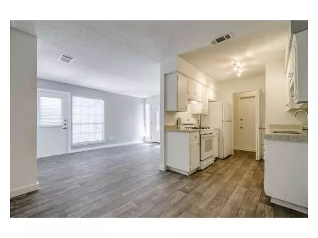 5009 Copperbend Blvd photo 2