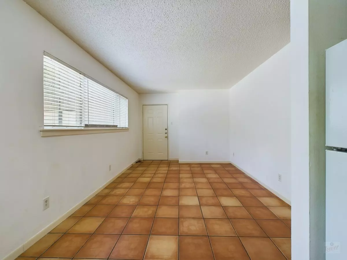 803 W 28th St Apt 107 photo 5