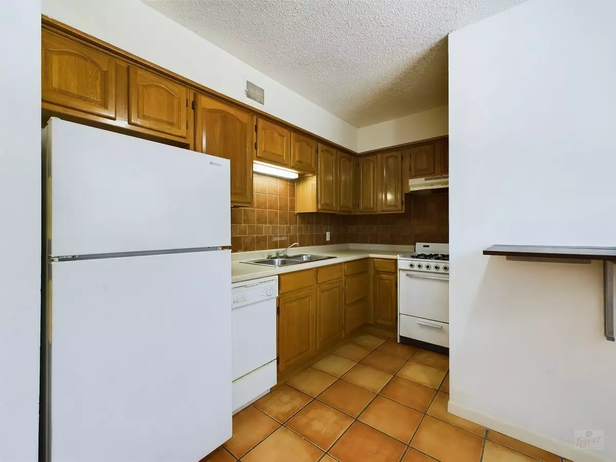803 W 28th St Apt 107 photo 2
