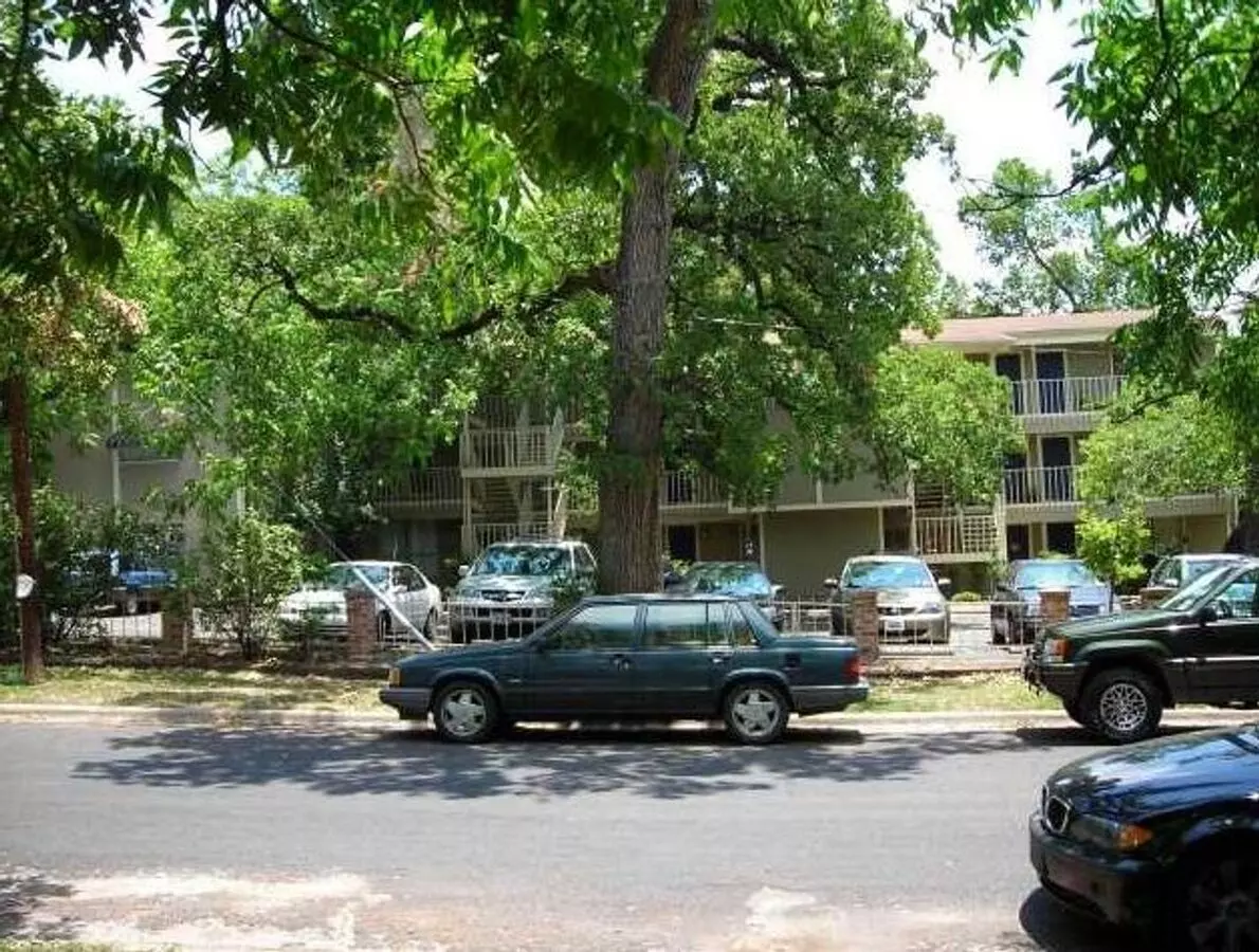 Pre-lease For August 2026 - Treehouse #306 photo 4