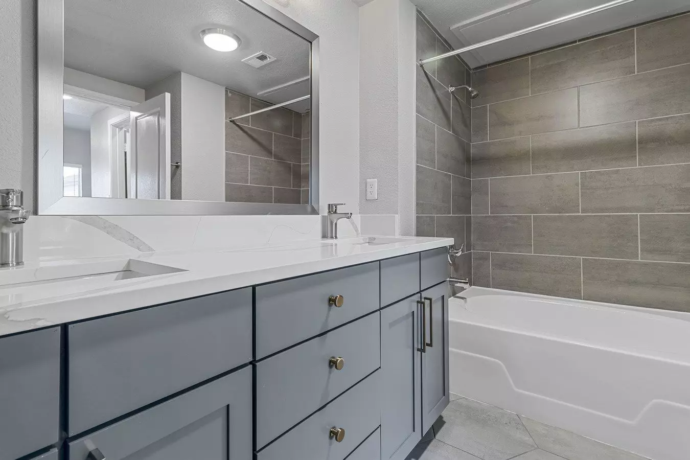 Oakville Apartments photo 4