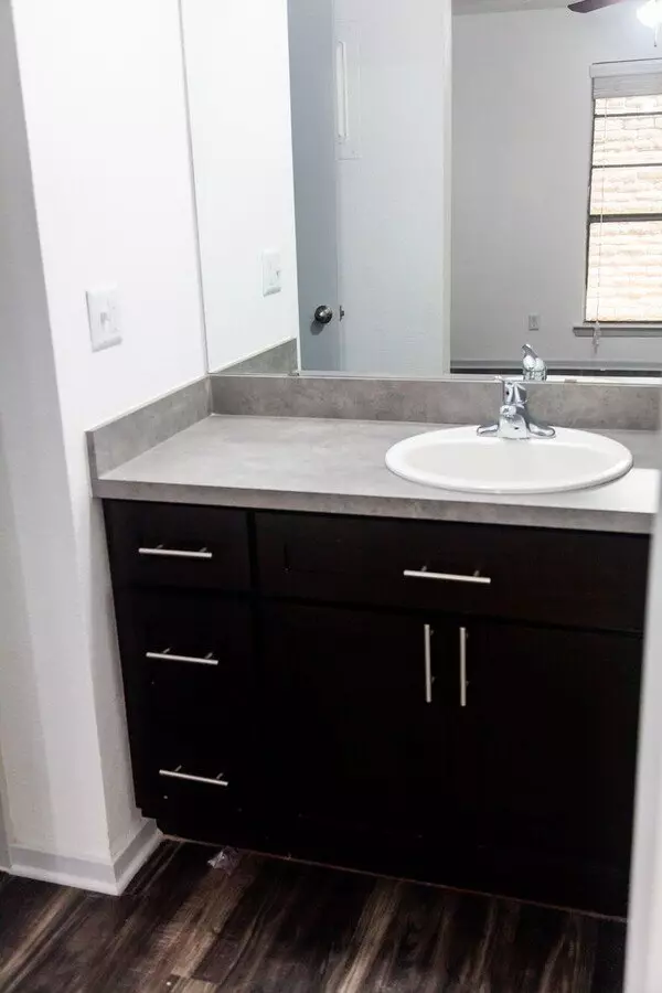 Short Hills Apartments photo 2