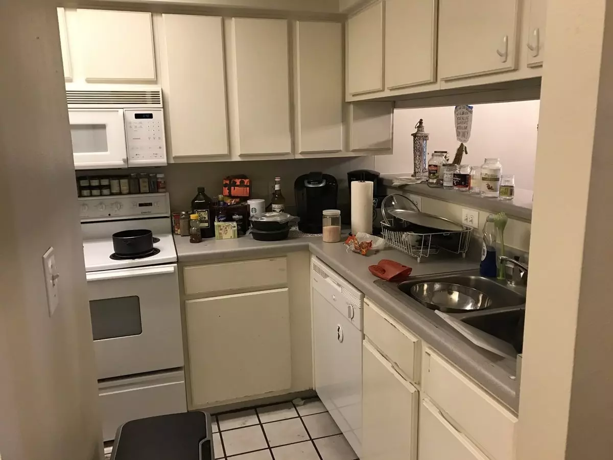 Ut Pre Lease: 3 Bed/ 2 Bath, West Campus 1 Block To Ut, 2 Reserved Parking Spaces photo 2