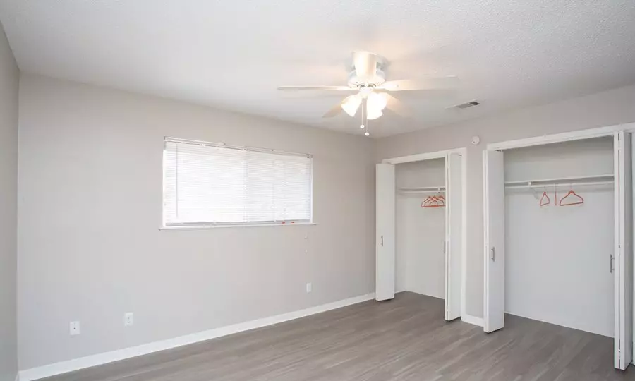 Miller Square & Spanish Trails photo 4