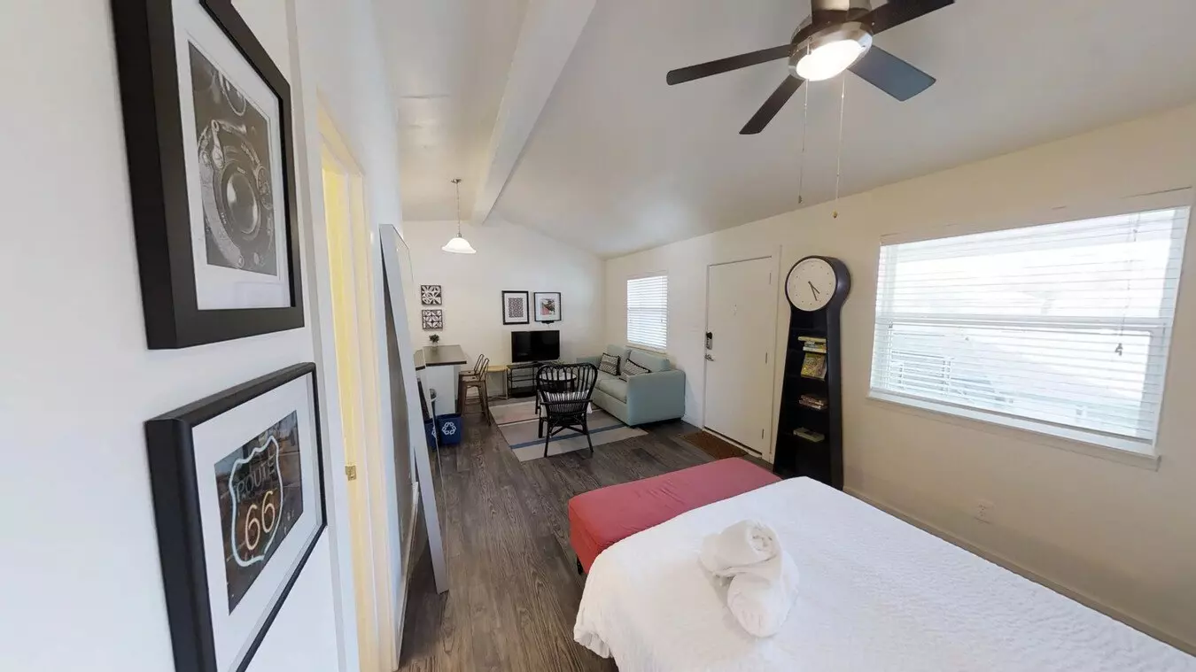 Zilker Capri Apts. photo 2