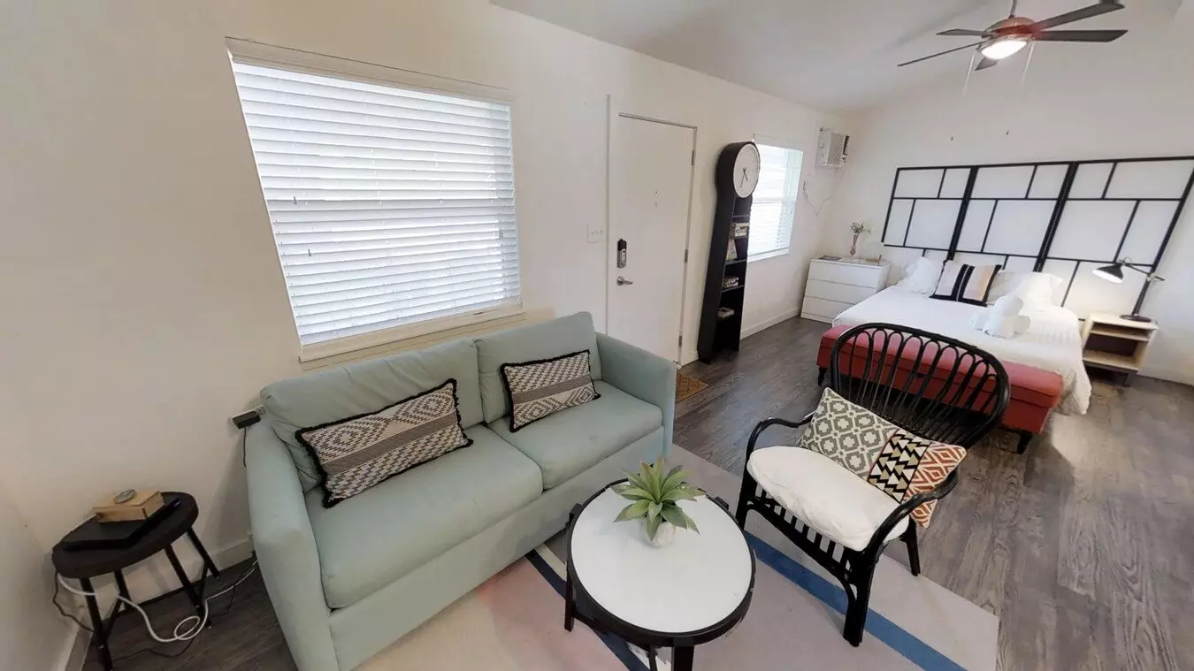 Zilker Capri Apts. photo 5