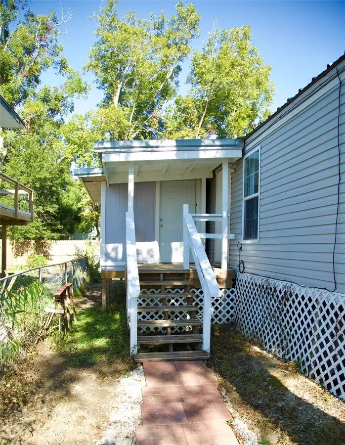 4443 6th Street, Bacliff, TX 77518 photo 2