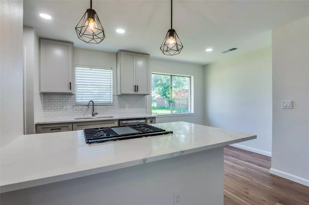 14217 Carla Drive, Balch Springs, TX 75180 photo 3