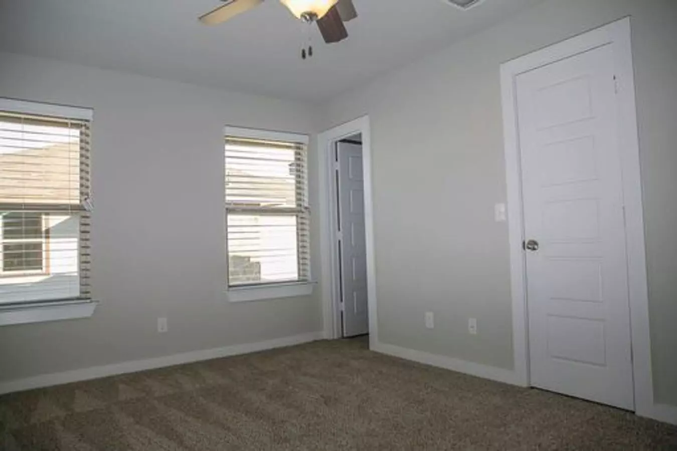 117 Calm Water Loop, Bastrop, TX 78602 photo 4