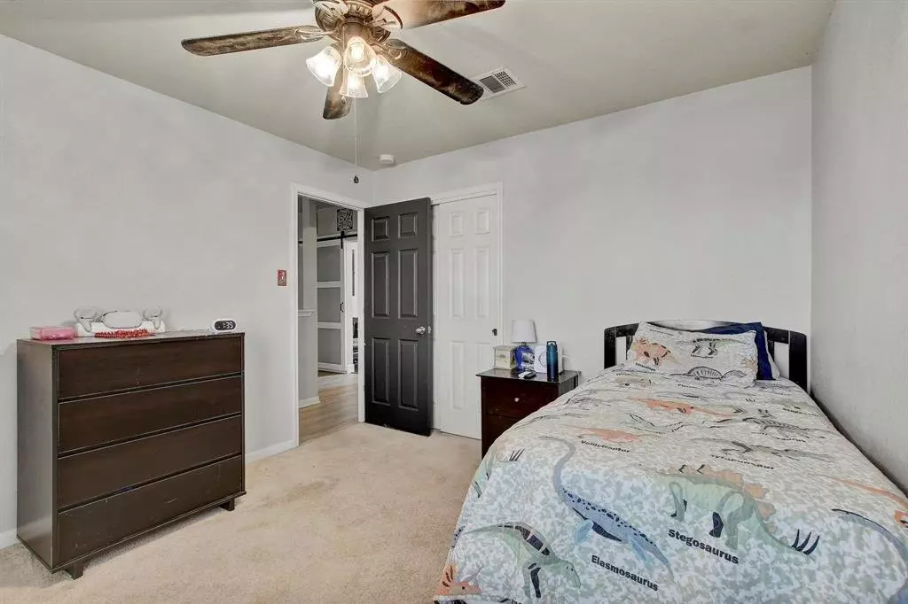 215 Wildcat Drive, Bastrop, TX 78602 photo 2