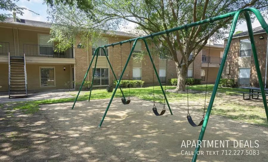 1706 Bob Smith Road, Baytown, TX 77521 photo 3