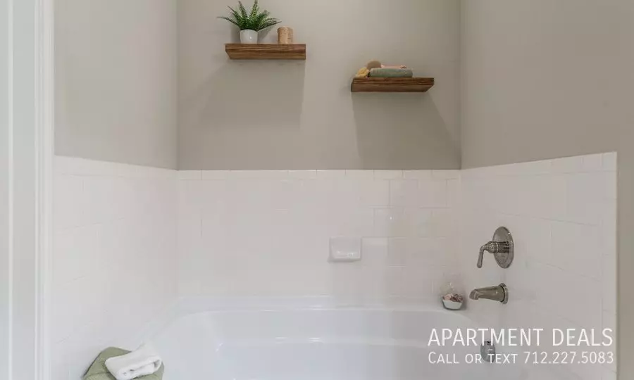 3723 Emmett Hutto Boulevard, Baytown, TX 77521 photo 5