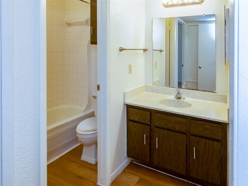 Sterling Bay Apartments photo 2