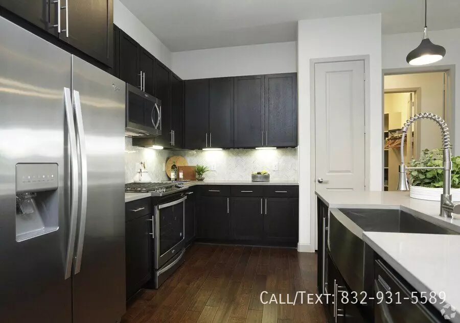 4599 Bellaire Boulevard, Bellaire, TX 77401 photo 2