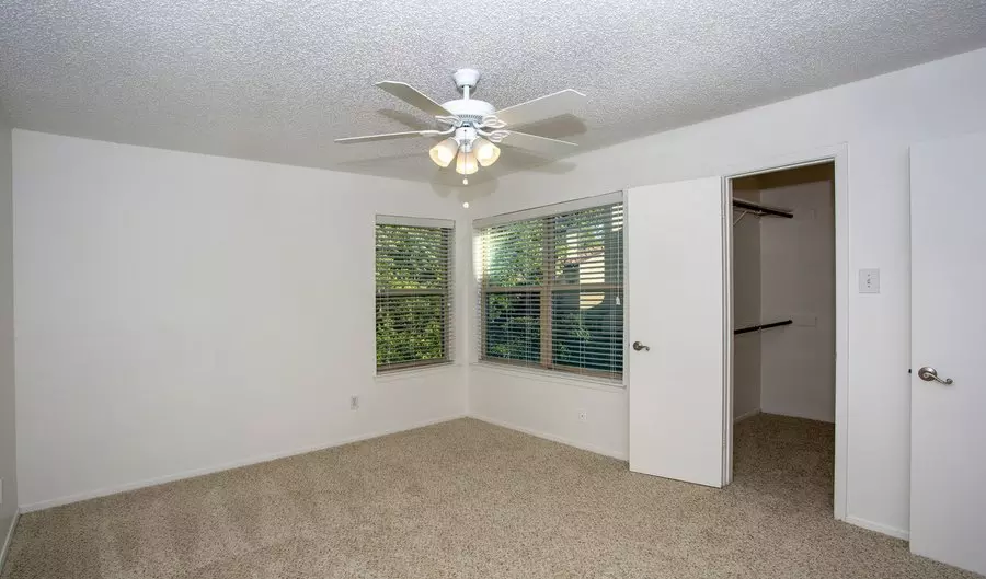 2616 Lakehill Lane, Carrollton, TX 75006 photo 4