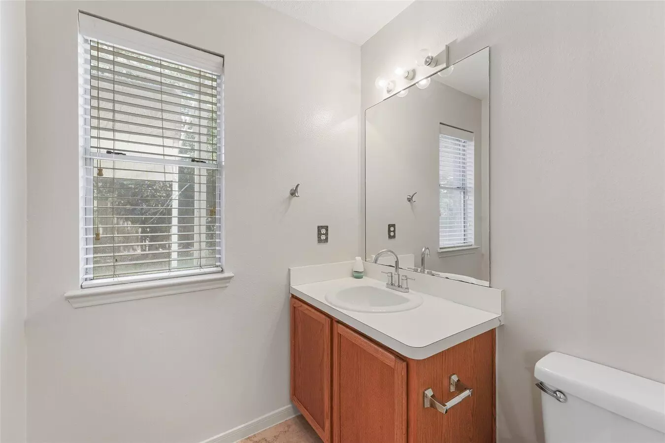 17502 South Summit Canyon Drive, Houston, TX 77095 photo 2