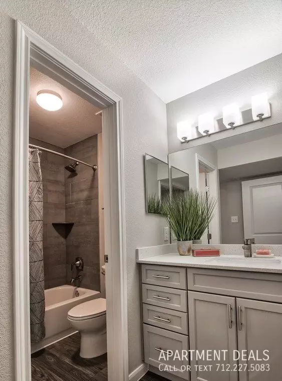 18 Lakewood Forest Drive, Houston, TX 77070 photo 5