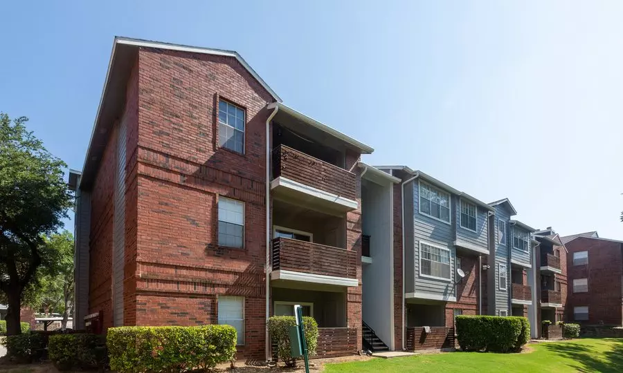 18955 Marsh Lane, Dallas, TX 75287 photo 5