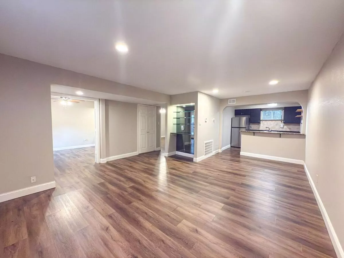 4206 Hawthorne Avenue, Dallas, TX 75219 photo 2