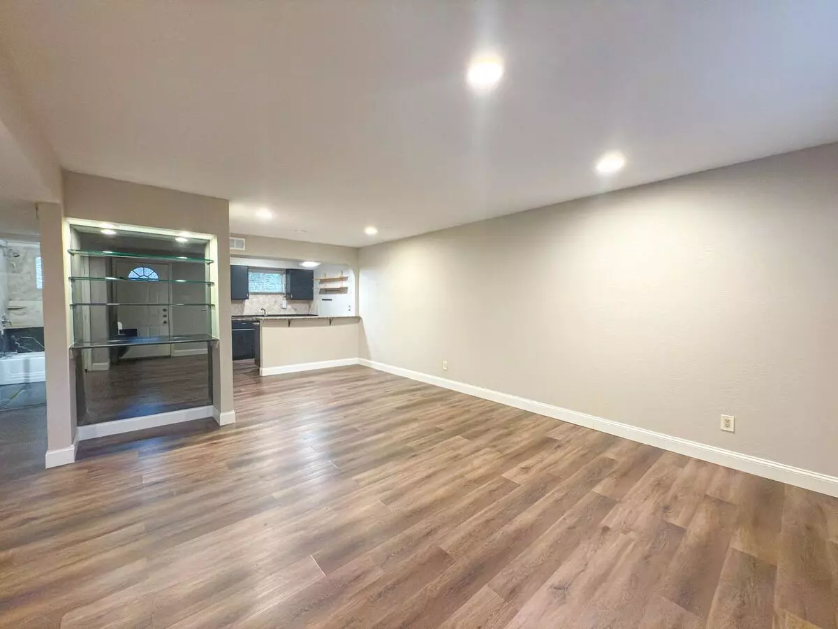 4206 Hawthorne Avenue, Dallas, TX 75219 photo 3