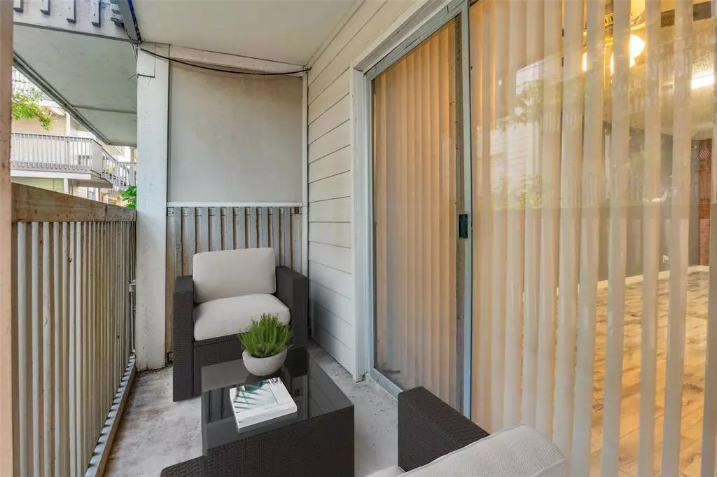 1 Bedroom Condo in Dallas photo 3