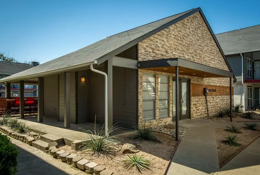 5460 Peterson Lane, Dallas, TX 75240 photo 2