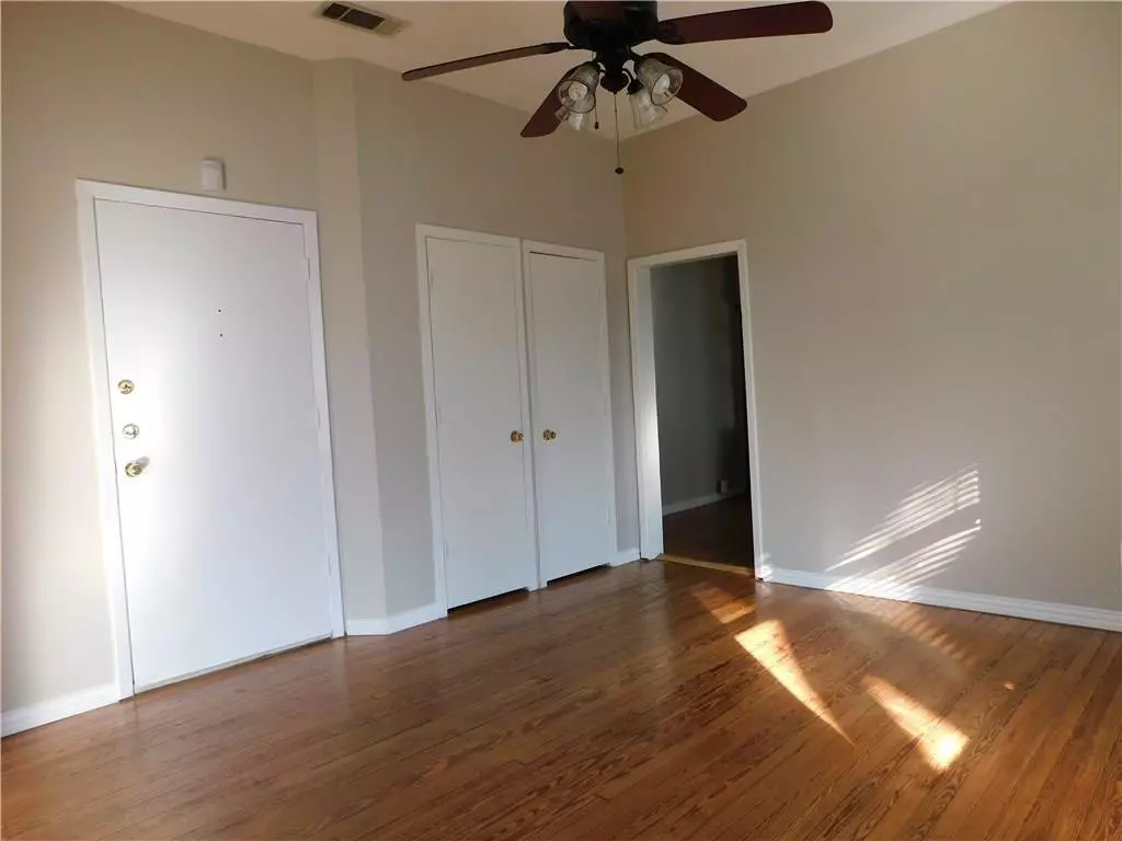 826 North Bishop Avenue, Dallas, TX 75208 photo 2