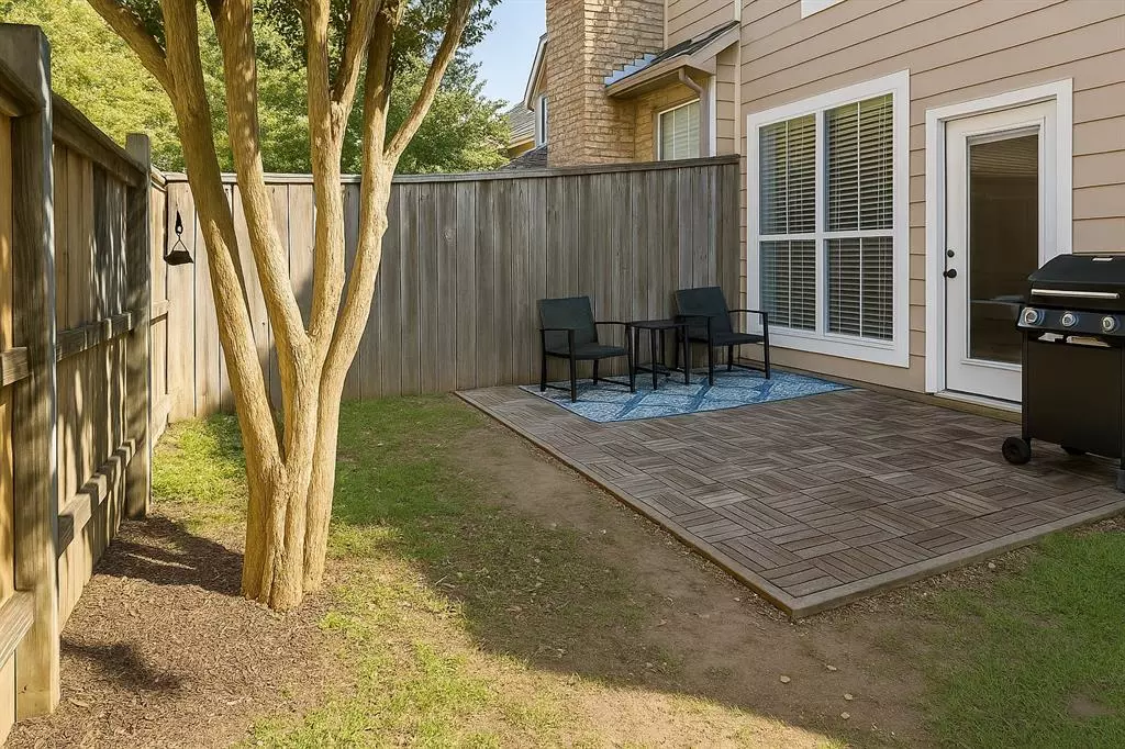 8557 Brittania Way, Dallas, TX 75243 photo 2