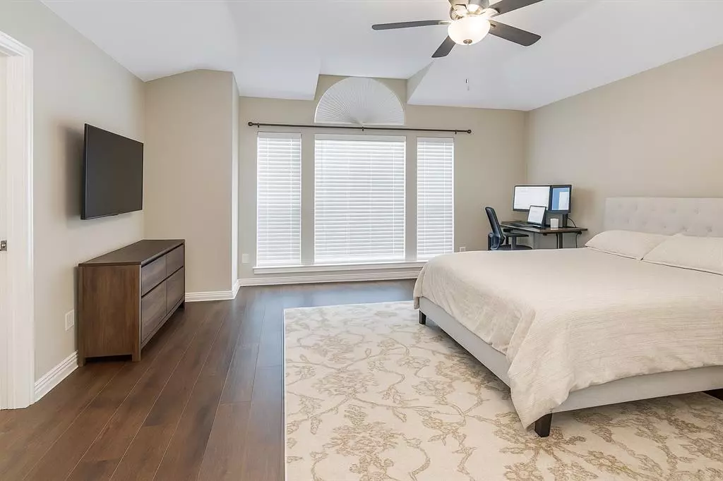 8557 Brittania Way, Dallas, TX 75243 photo 3