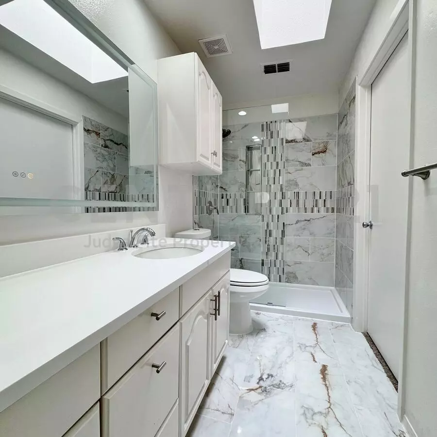 Move-in Special! $500.00 Off Your 2nd Full Month's Rent! Charming 2-story 2/1.5 Condo In Dallas! photo 5