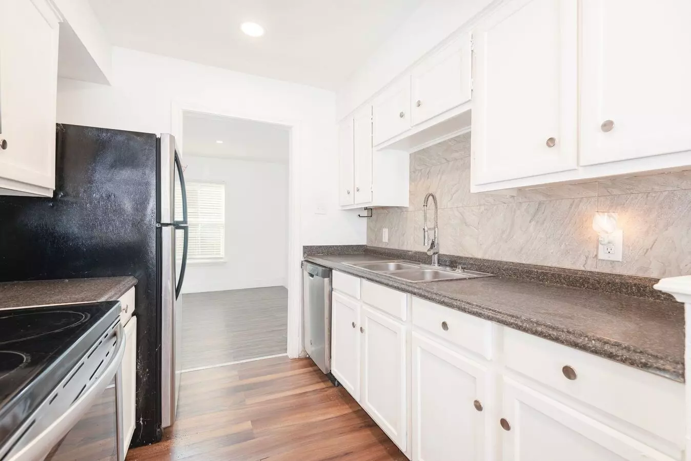 Cozy Townhome In The Heart Of Dallas! photo 2