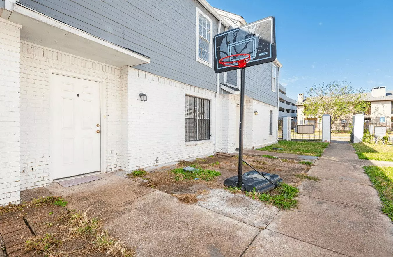 Cozy Townhome In The Heart Of Dallas! photo 4