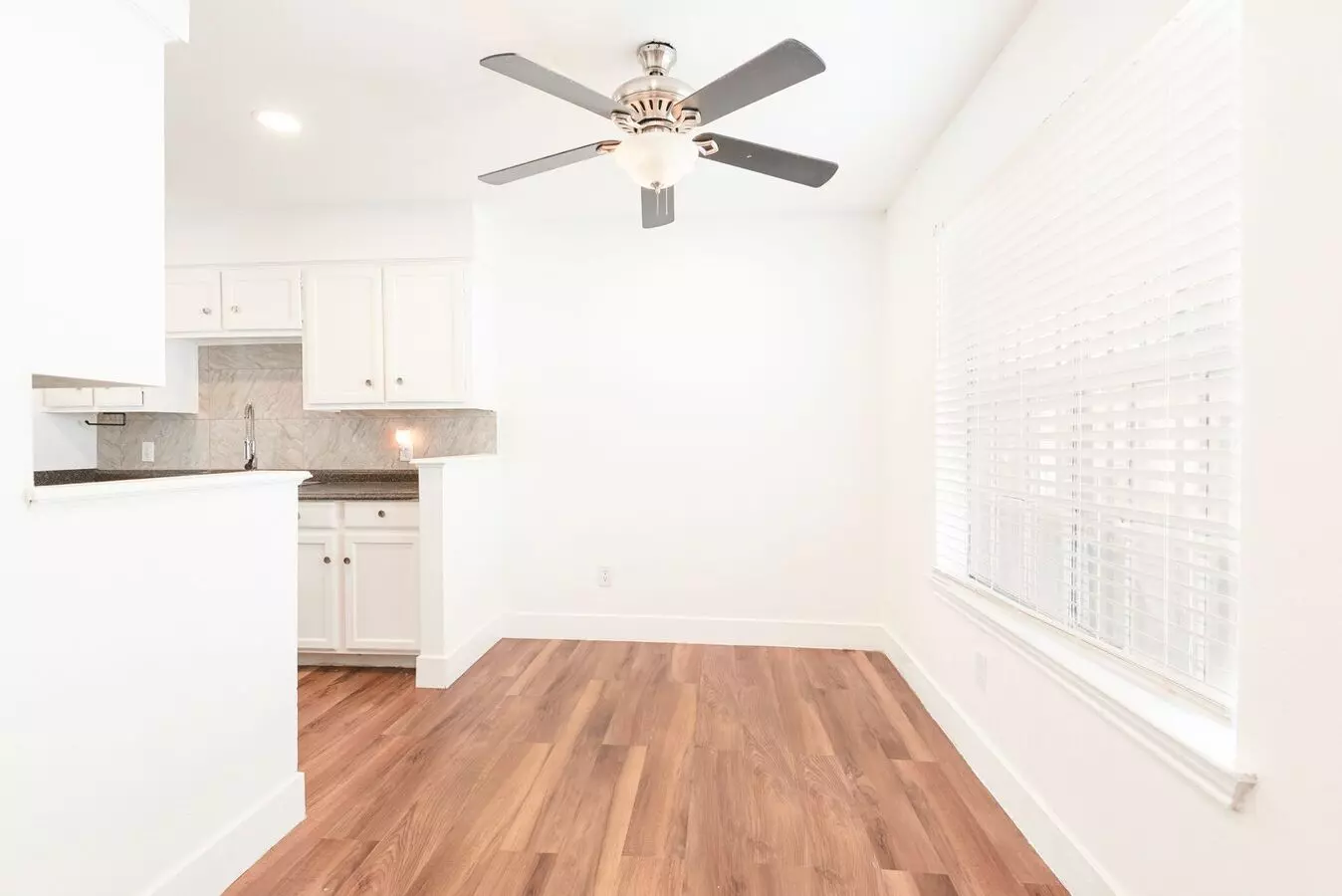 Cozy Townhome In The Heart Of Dallas! photo 3