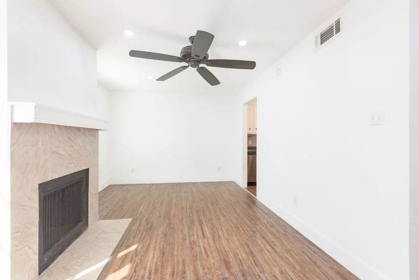Cozy Townhome In The Heart Of Dallas! photo 5