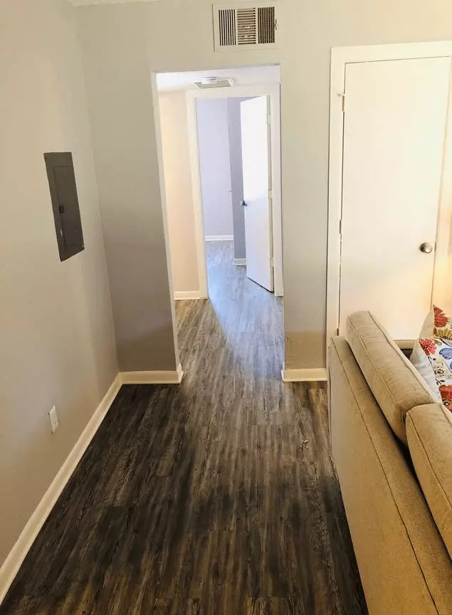 Oakwood Place Apartments photo 5