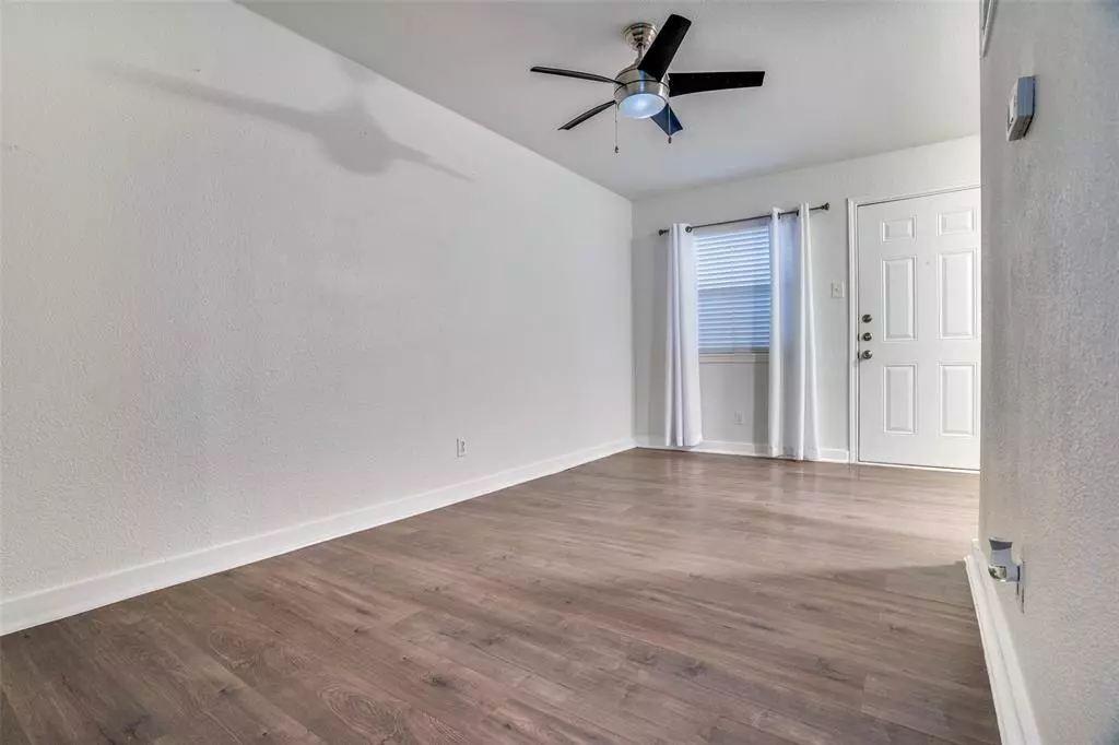 4927 San Jacinto photo 2
