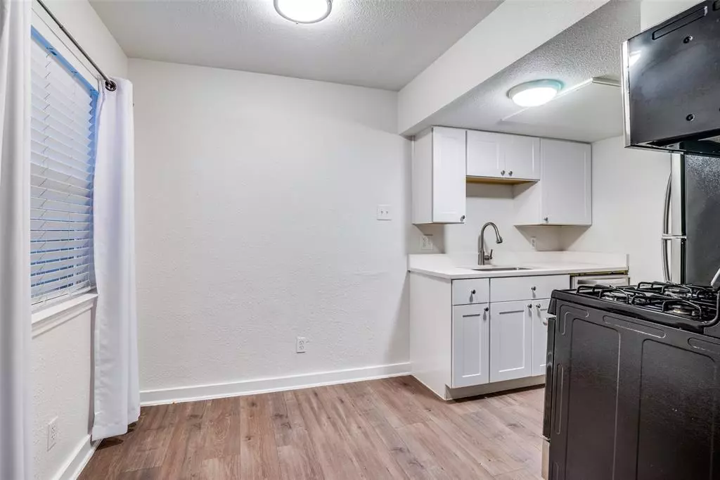 4927 San Jacinto photo 3
