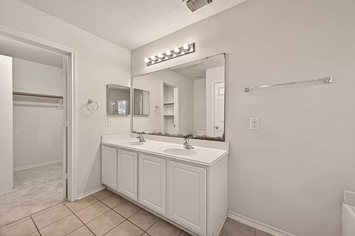 210 Drake Run Lane, Dickinson, TX 77539 photo 4