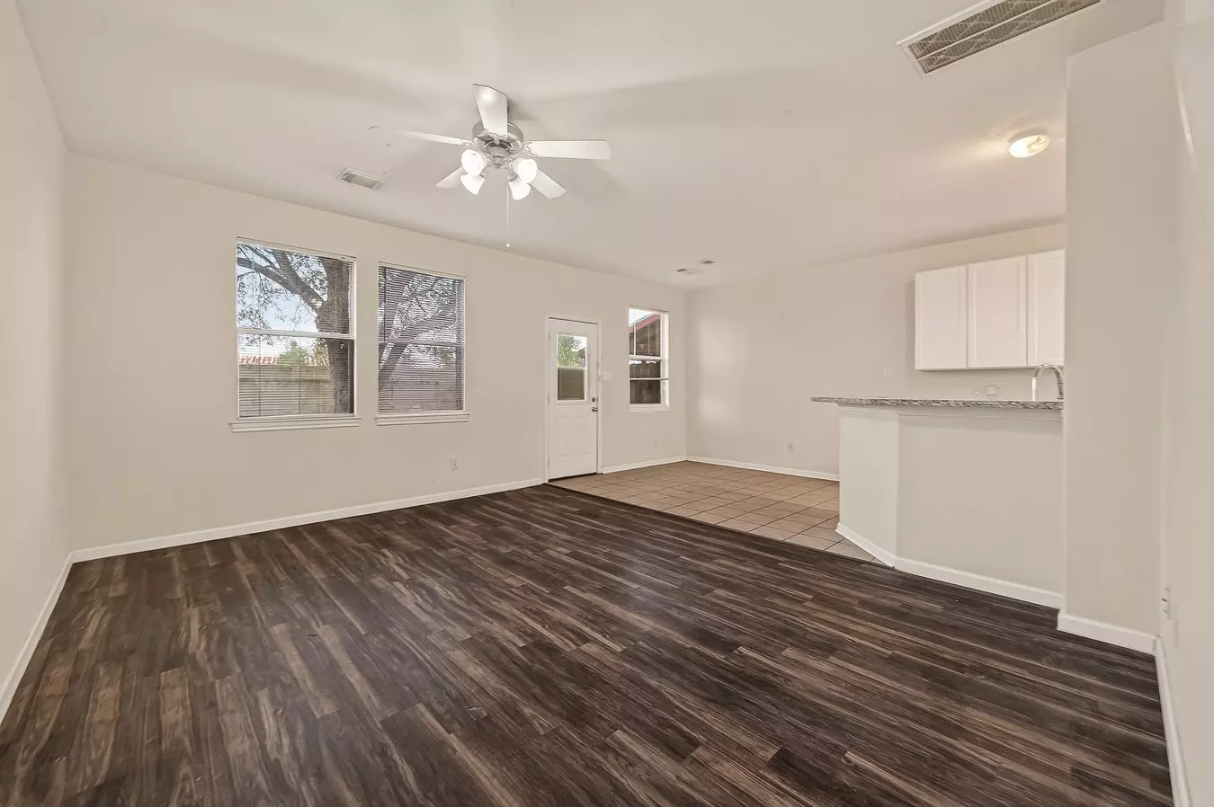 210 Drake Run Lane, Dickinson, TX 77539 photo 2