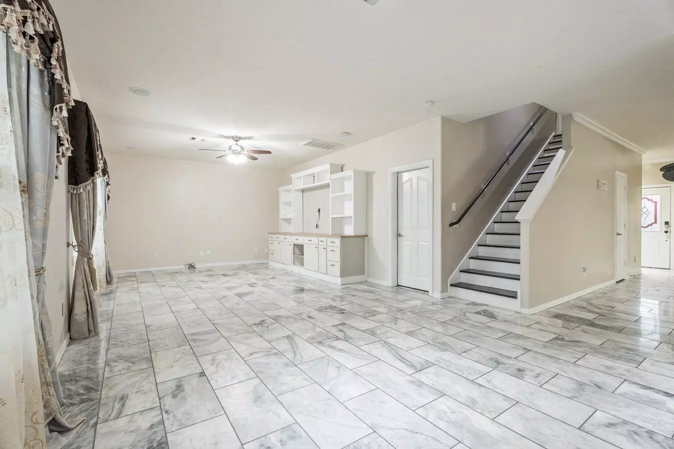 6605 Fallen Breeze Lane, Dickinson, TX 77539 photo 2