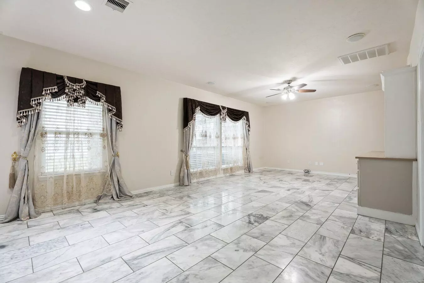 6605 Fallen Breeze Lane, Dickinson, TX 77539 photo 3