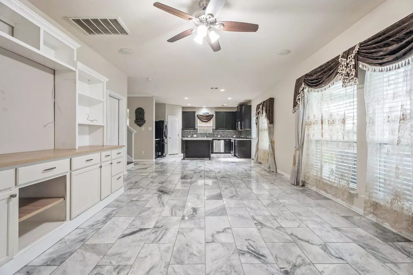 6605 Fallen Breeze Lane, Dickinson, TX 77539 photo 4