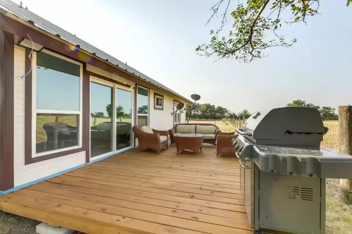 1616 County Road 463, Coupland, TX 78615 photo 4