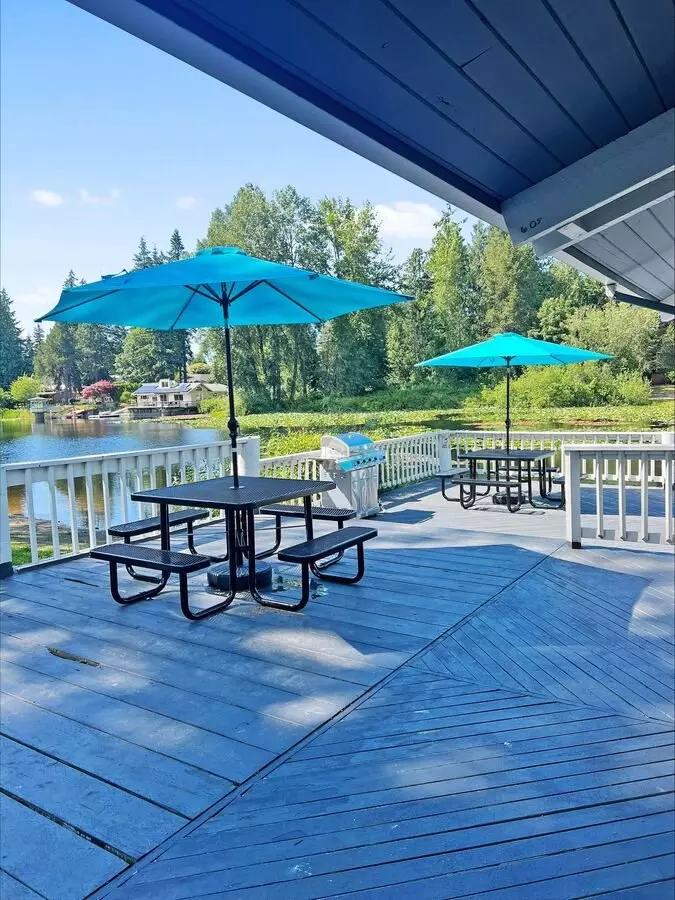 Lakeside Apartments photo 3